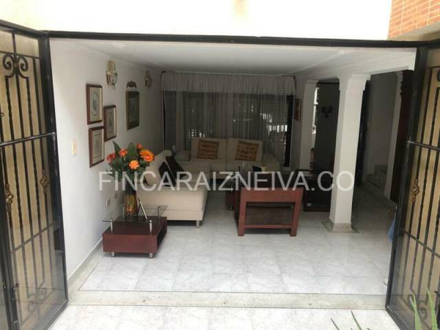 SE VENDE CASA BARRIO LA GAITANA