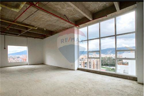 VENDO ARRIENDO OFICINA PARA ESTRENAR 131M2 MAZUREN