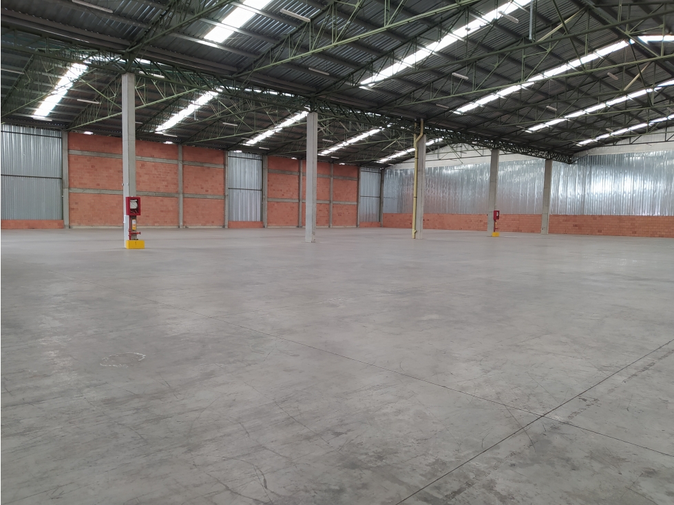 BODEGA FUNZA 3750M2  EN PARQUE INDUSTRIAL IDEAL PARA LOGISTICA.