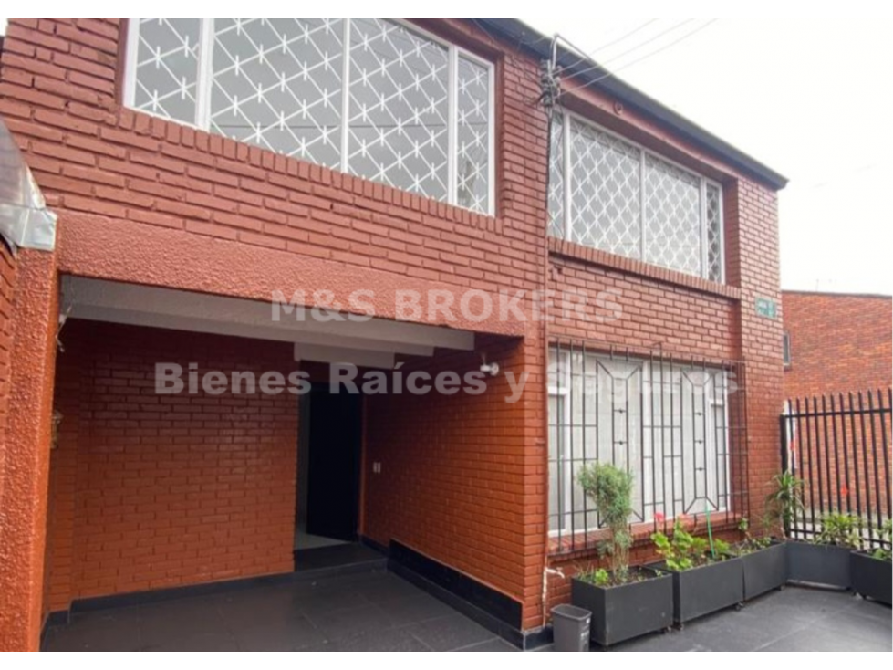 CASA ESQUINERA REMODELADA IDEAL PARA OFICINAS