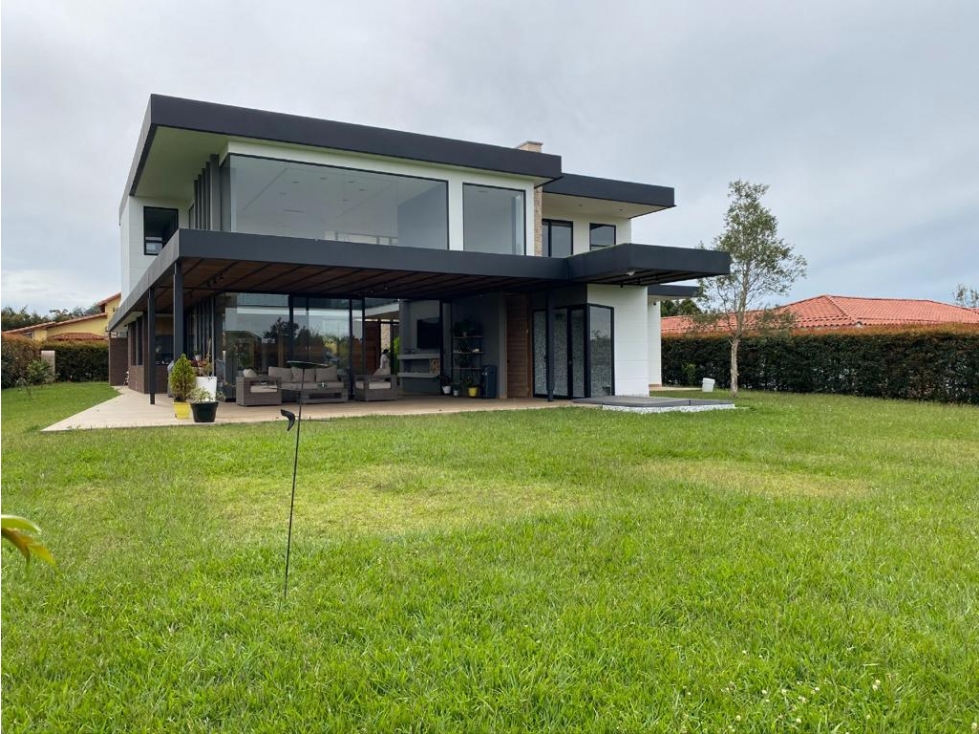 Se vende espectacular casa en Llanogrande