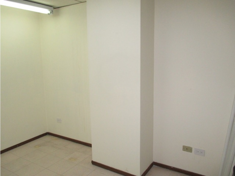 Arriendo Oficina 310 Unicentro Santa Barbara 27mt Baño Privado Bogota