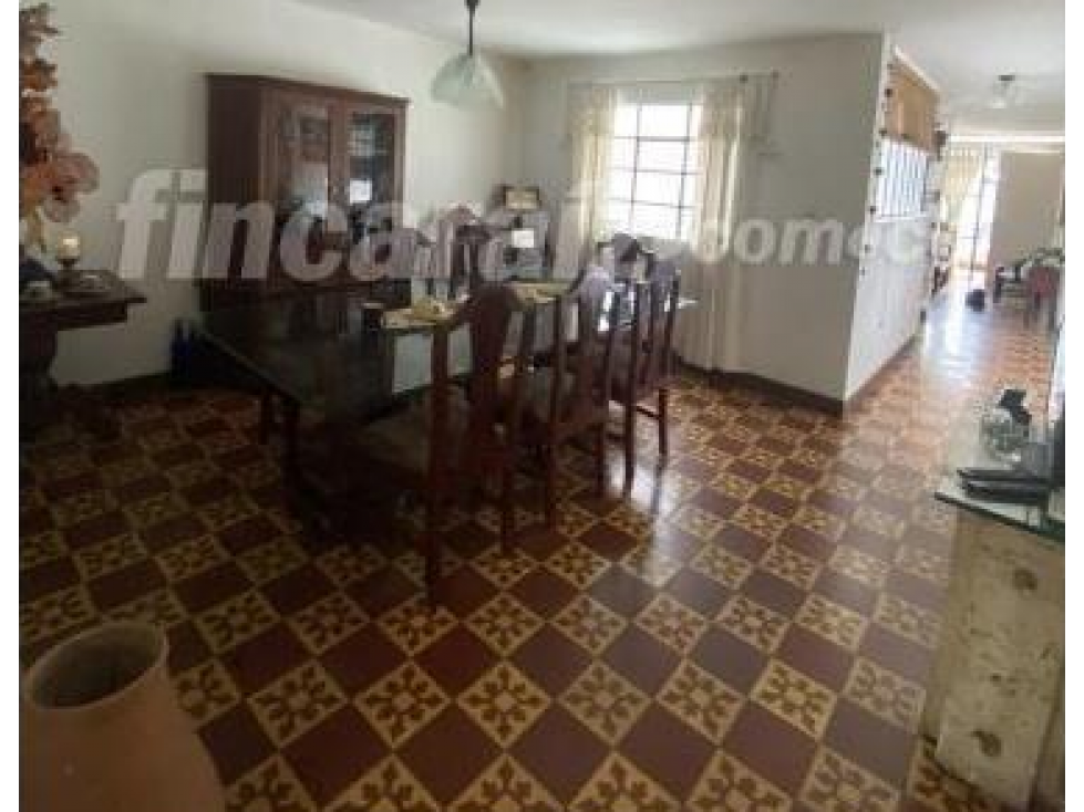 VENDO CASA AMPLIA EN BELEN  MIRAVALLE