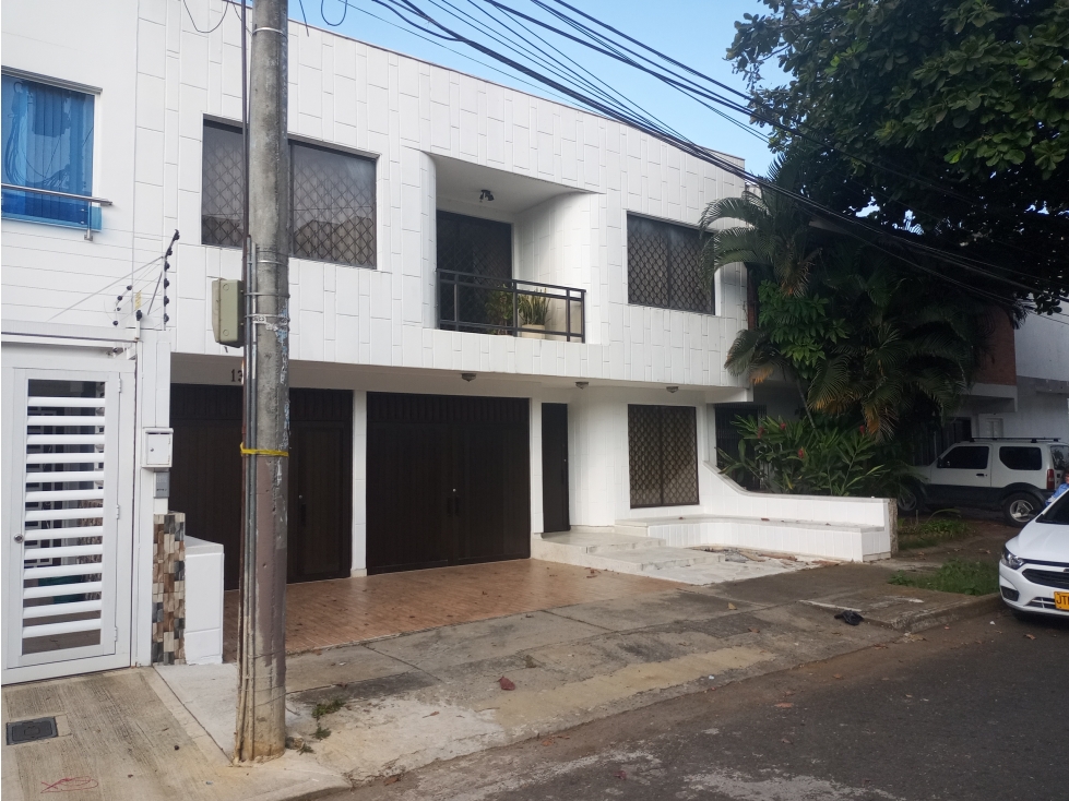 EN EL INGENIO 1 SUR CALI ALQUILO APTO IDEAL OFICINA O VIVIENDA.