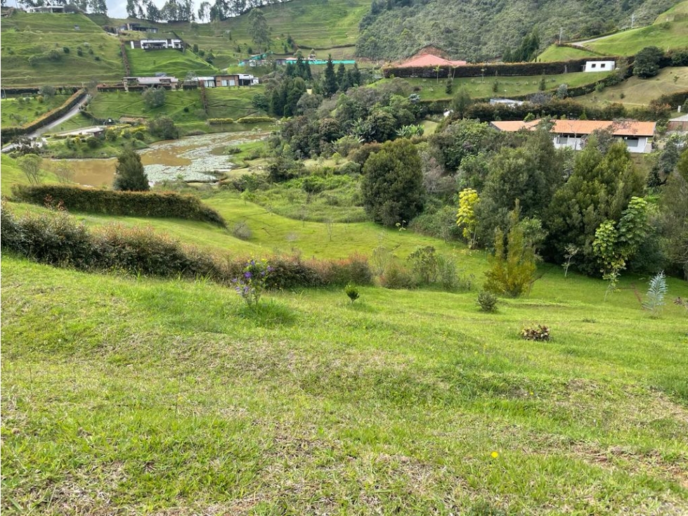 VENTA DE LOTE UNIDAD CERRADA, A SOLO 5 KM DEL AEROPUERTO