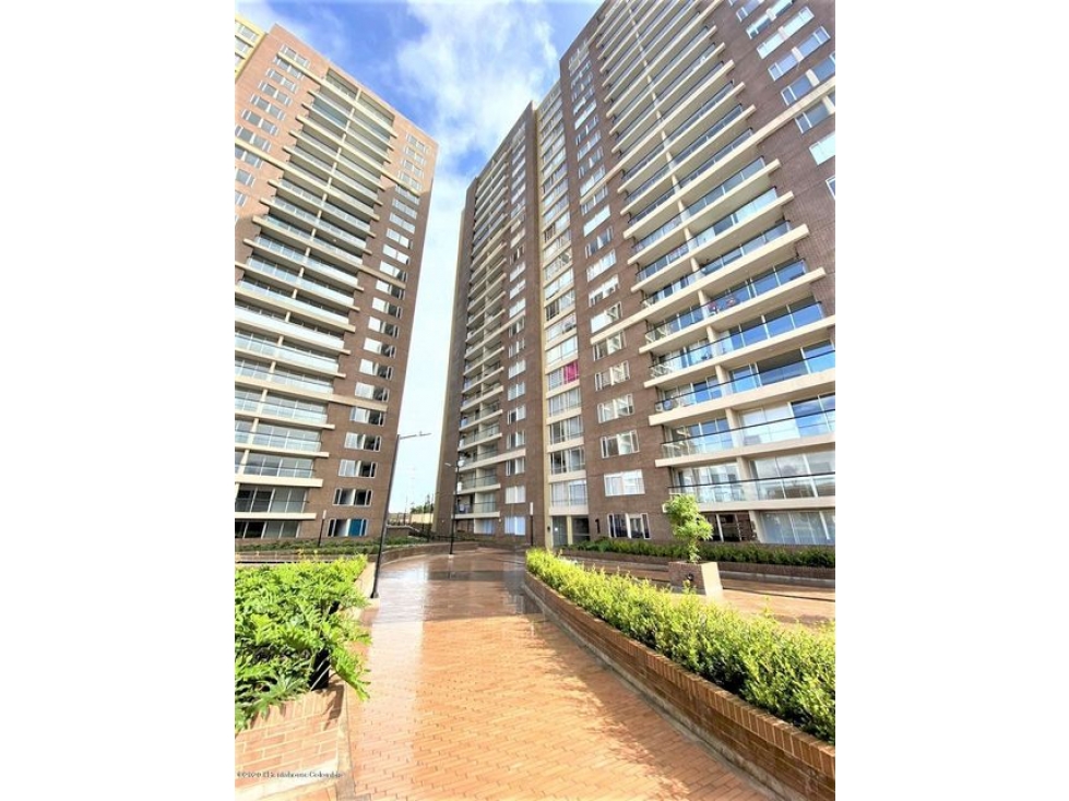 Vendo Apartamento en  7 de Agosto C.C 22-1064