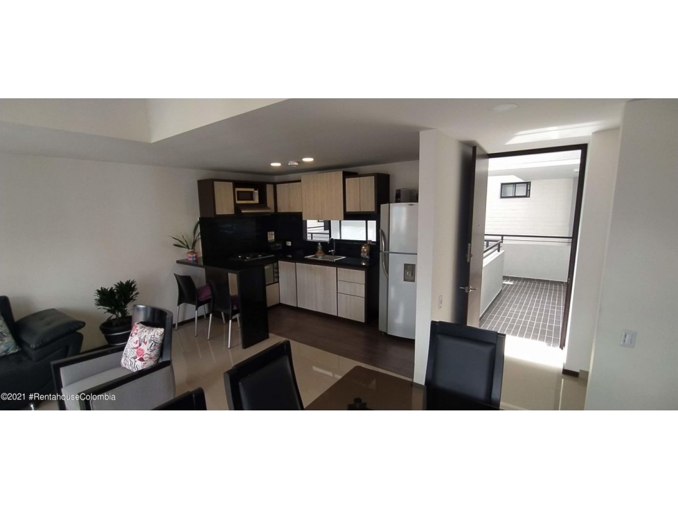 Apartamento en  Las Lomitas RAH CO: 22-768