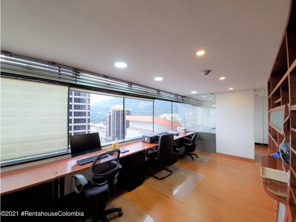 Vendo Comercial en  Samper(Bogota) C.C 22-1036