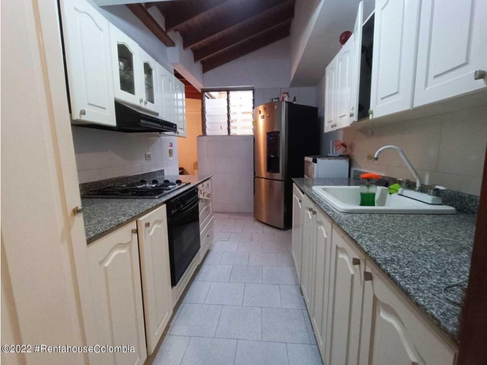 Apartamento en  Conquistadores RAH CO: 23-1519