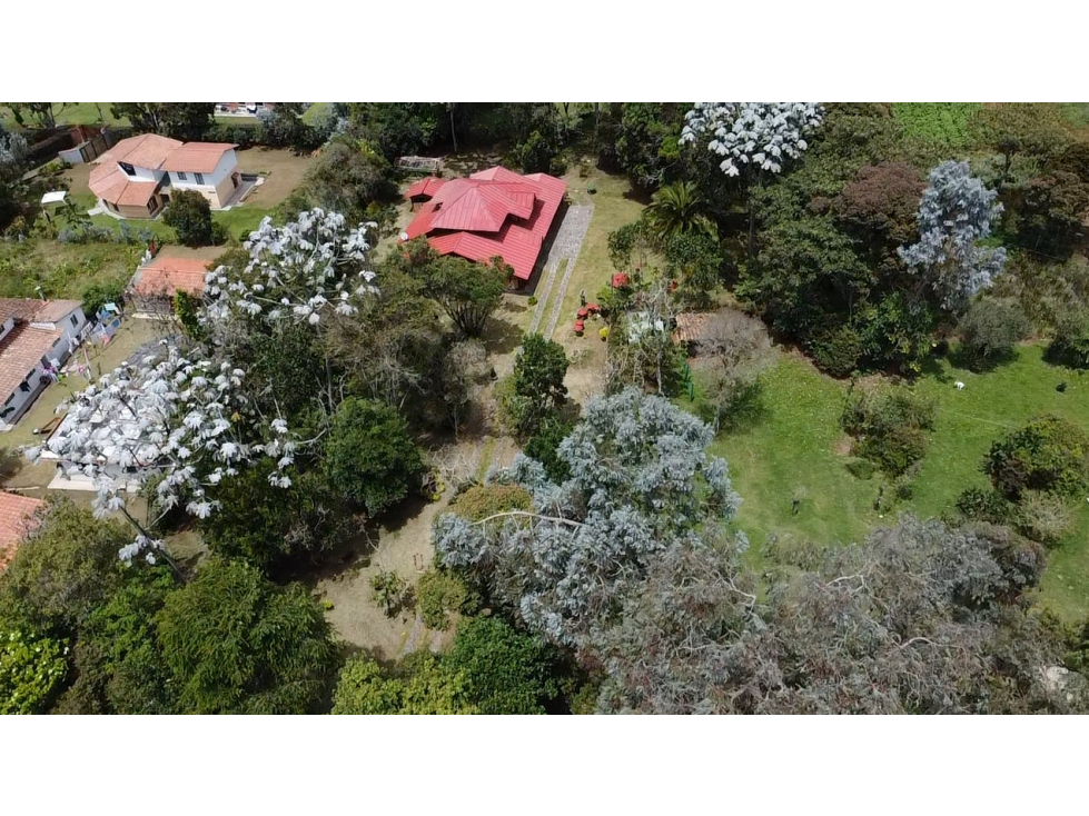 SE VENDE CASA CAMPESTRE EN SANTA ELENA