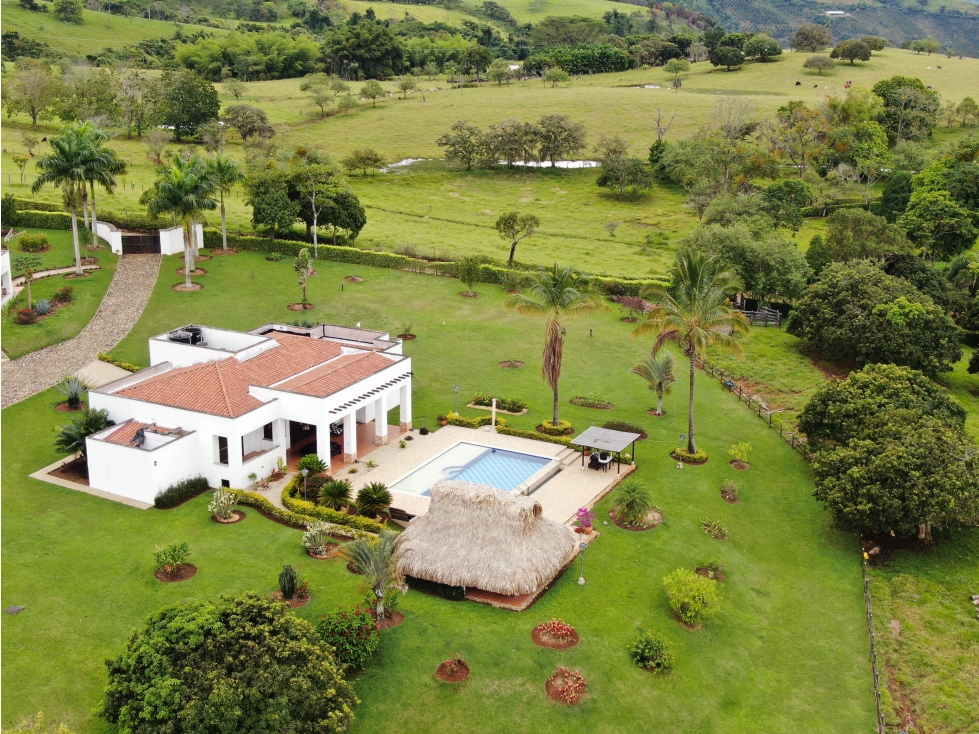 FINCA CAMPESTRE EN TARSO CON ESPECTACULAR VISTA A LA NATURALEZA