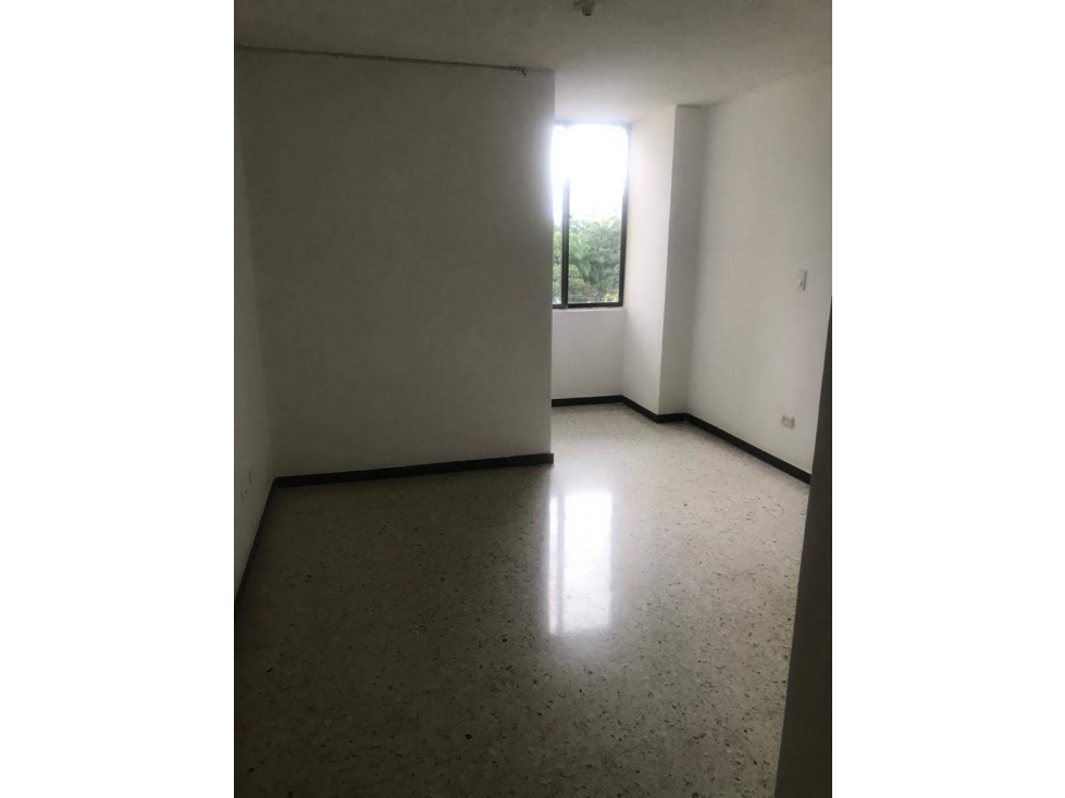 SE VENDE APARTAMENTO EN GRANADA EN PISO 5 CON ASCENSOR