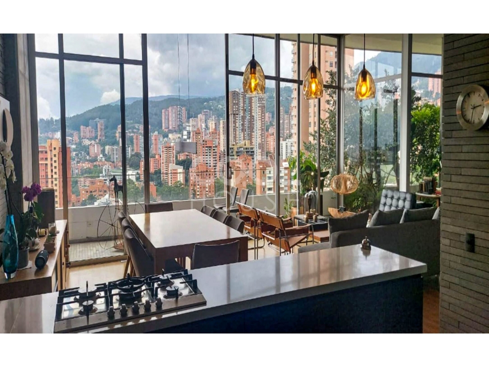 Apartamento con terraza en venta en El Poblado-Medellín