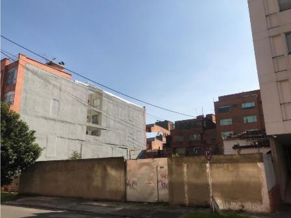 Lote en venta de 645 metros Cedritos