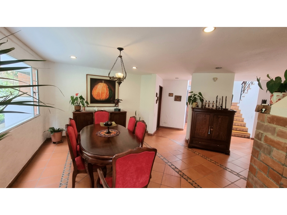 VENTA DE CASA EN UNIDAD CERRADA CON APARTA- ESTUDIO,  ENVIGADO