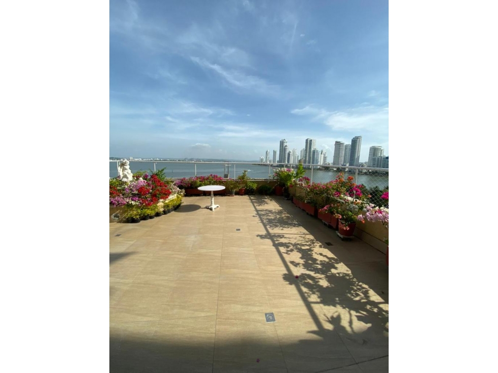 SE VENDE PENTHOUSE EN BOCAGRANDE -VISTA A LA BAHIA