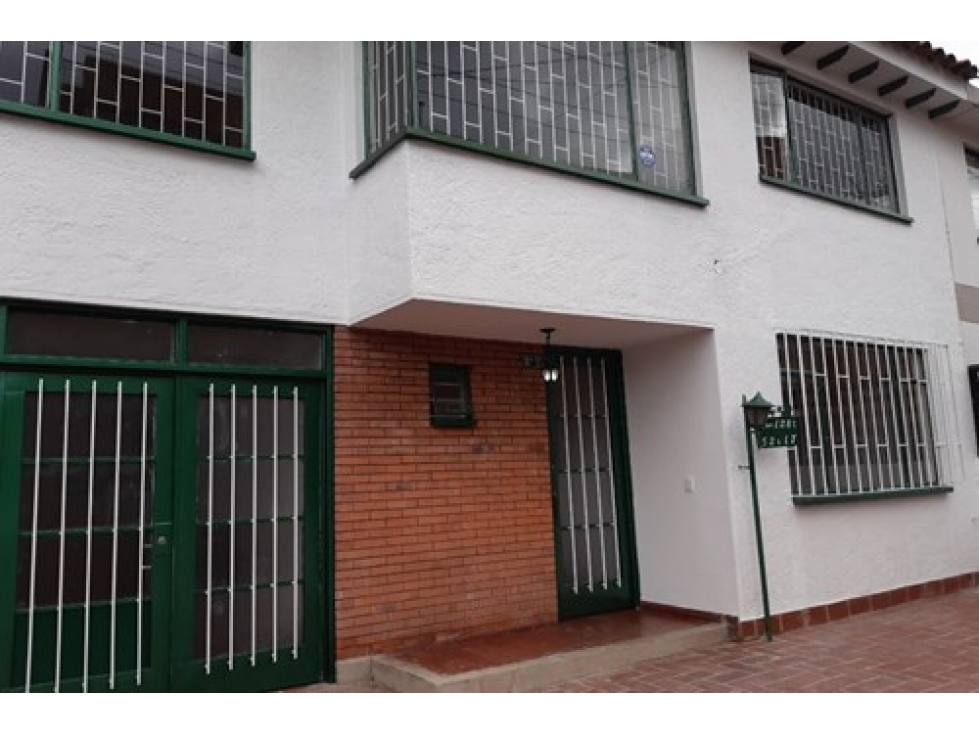 Arriendo casa ubicada en Niza para oficina o empresa