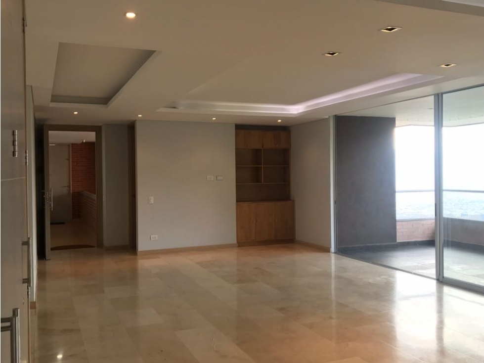 Apartamento en Venta Sector Tesoro Alto, 240m2, piso 25, 4 balcones