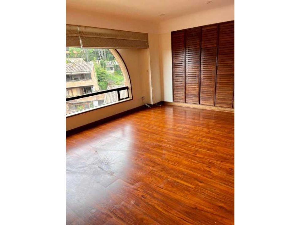 Arriendo Penthouse duplex en sector rosales con Terrazas y balcon