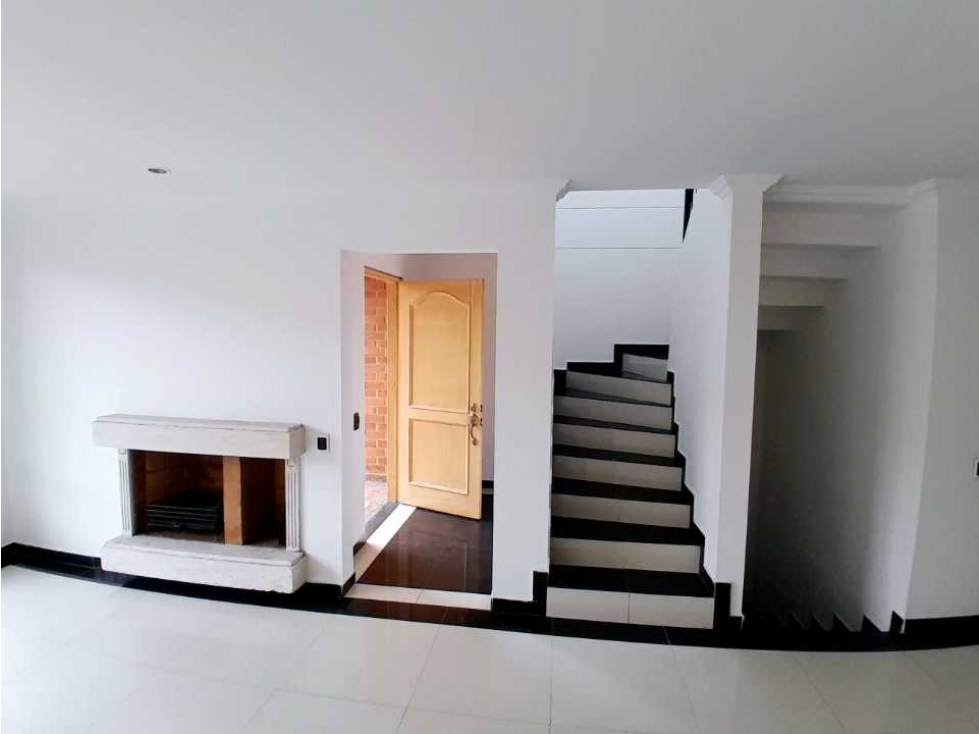 Arriendo/Vendo Casa 2 niveles 168 m2 Modelia Remodelada Total!!
