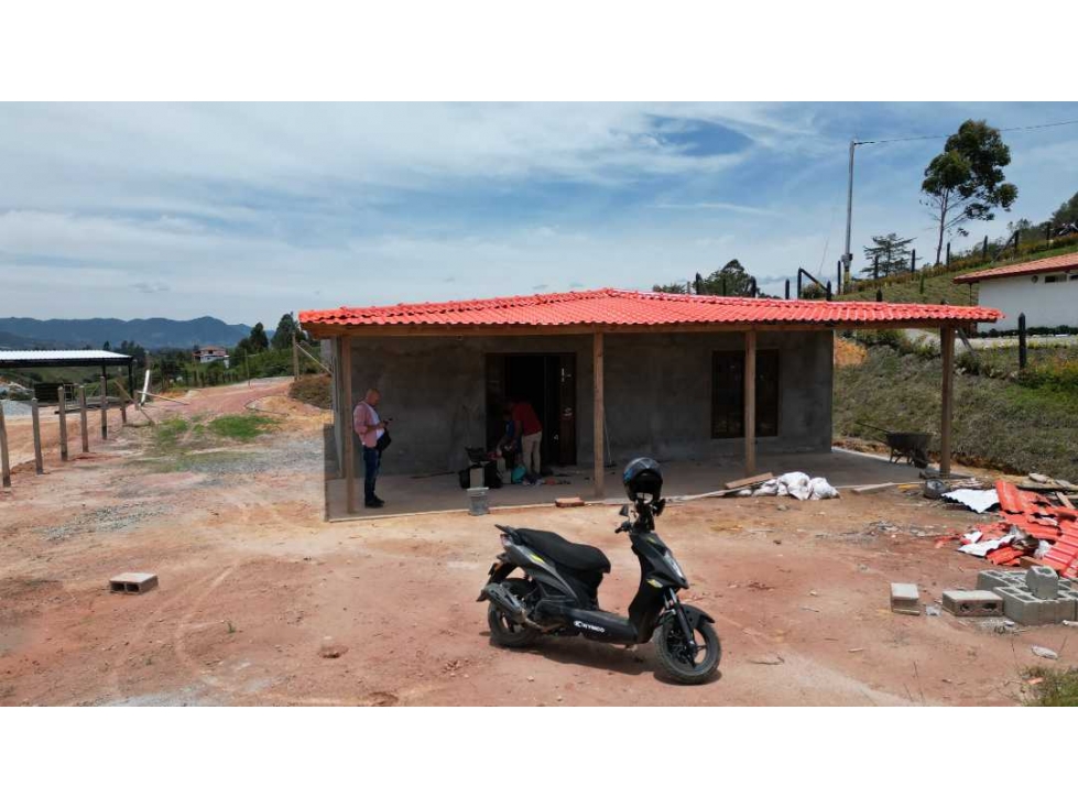 Cabaña campestre en obra gris para terminar a su en marinilla