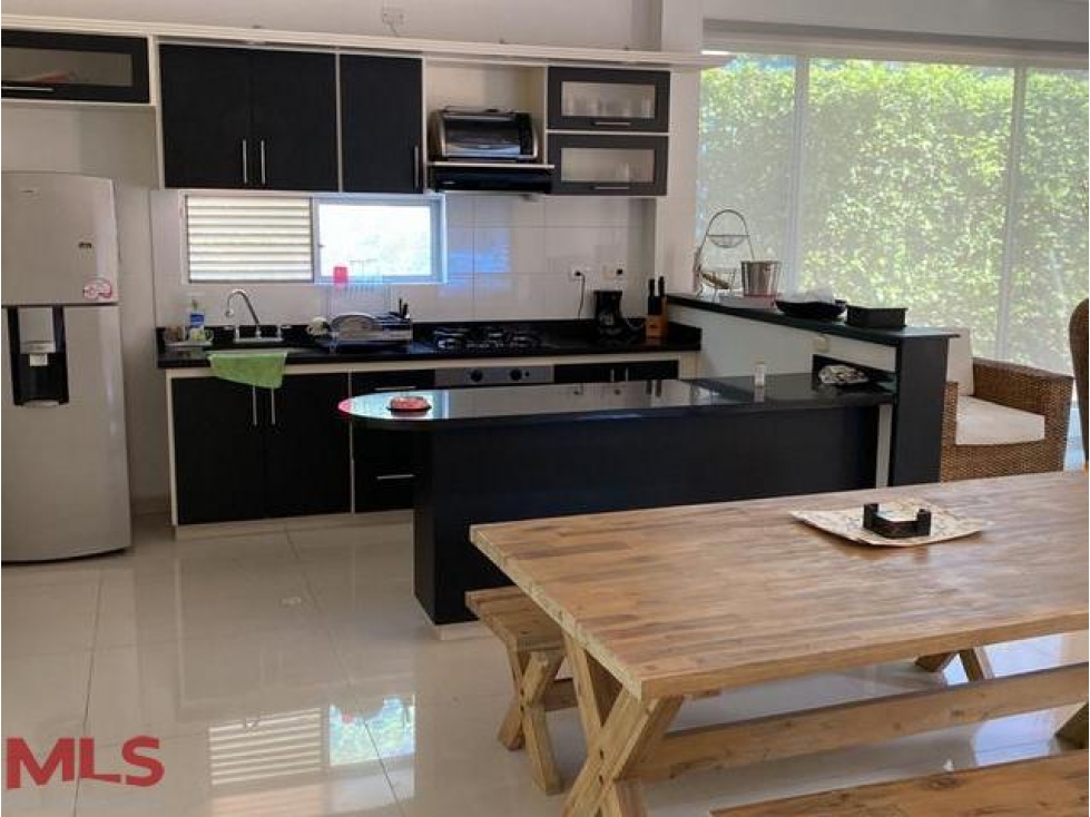 Casa en el Condominio más importante de Girardot(MLS#238698)