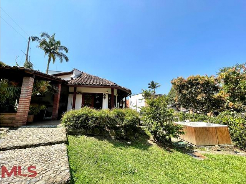 Casa finca en medio de la ciudad(MLS#239009)