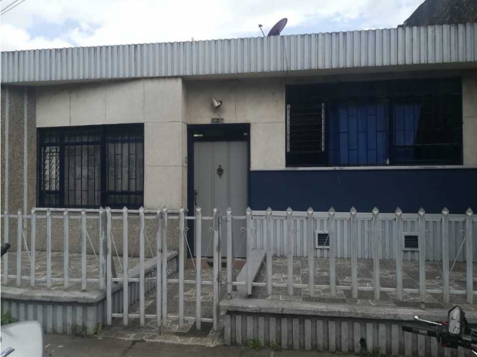 En Venta amplia casa de 5 habitaciones. Lote 268m2. Calarcá, Quindío