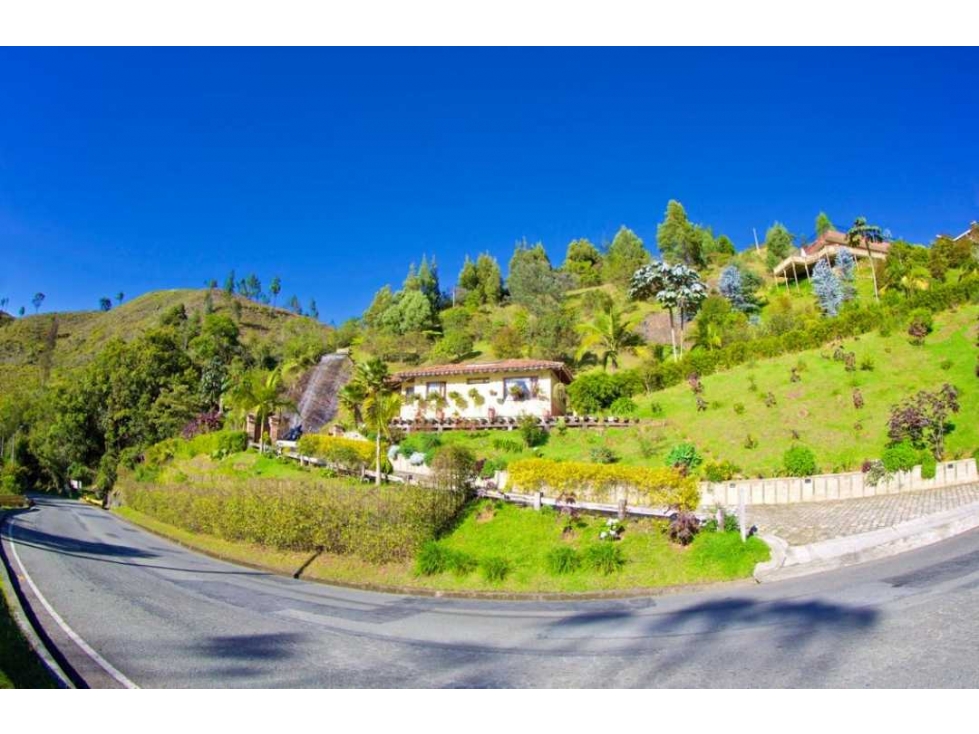 En venta Casa en Santa Elena con espectacular vista a medellin.