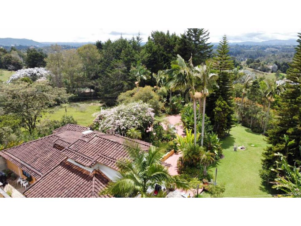 FINCA EN RIONEGRO SAJONIA 2.500 MILLONES