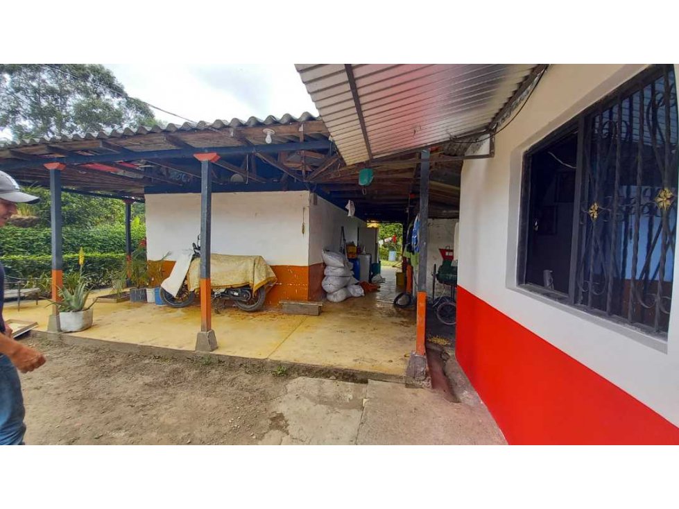 Finca para la venta en Filandia con hermosa vista y nacimiento de agua