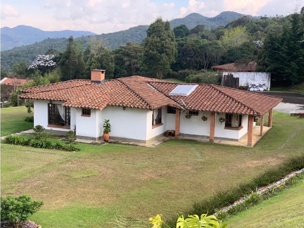 HERMOSA CASA CAMPESTRE LAS PALMAS EL RETIRO