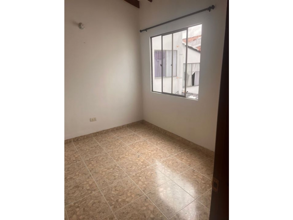 Hermosa casa muy amplia en conjunto cerrado pereira