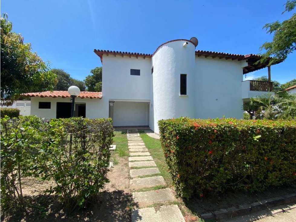 Casa en venta con lote en conjunto sobre la playa