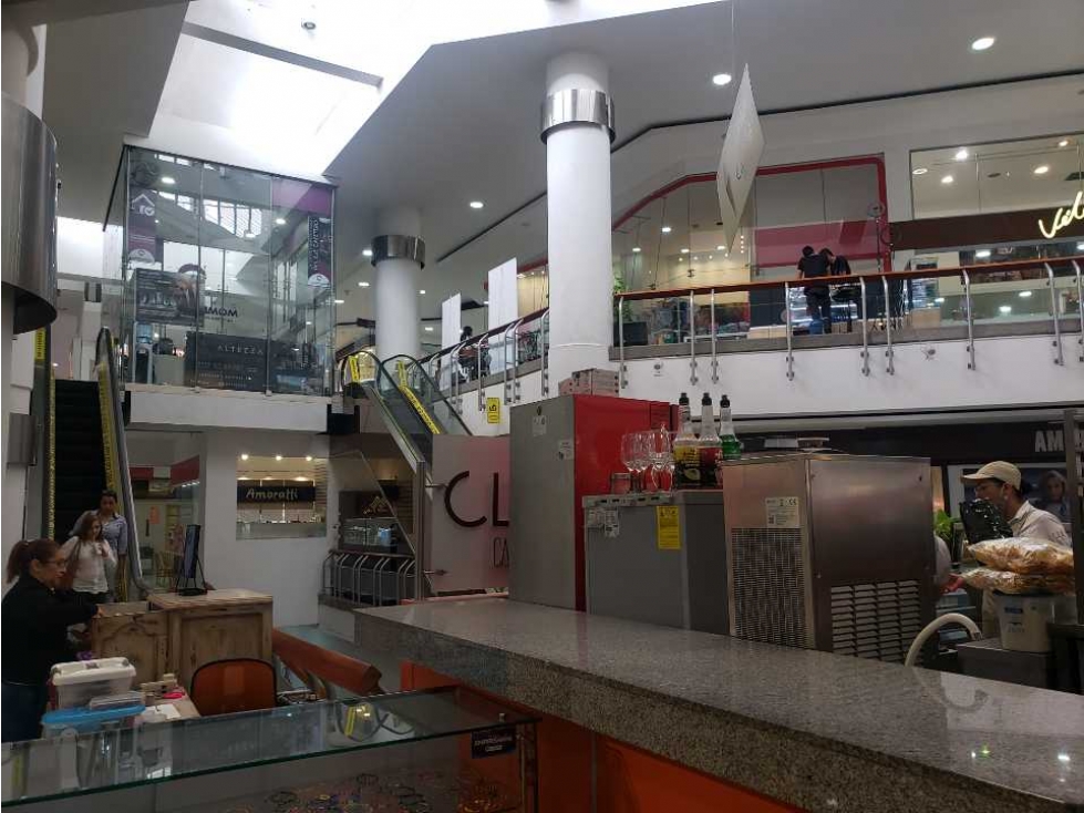 Local para venta en Centro Comercial, arrendado a marca reconocida