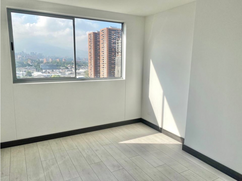 Renta Vacía Apartamento en el Poblado en Ciudad del Río 52 mt2