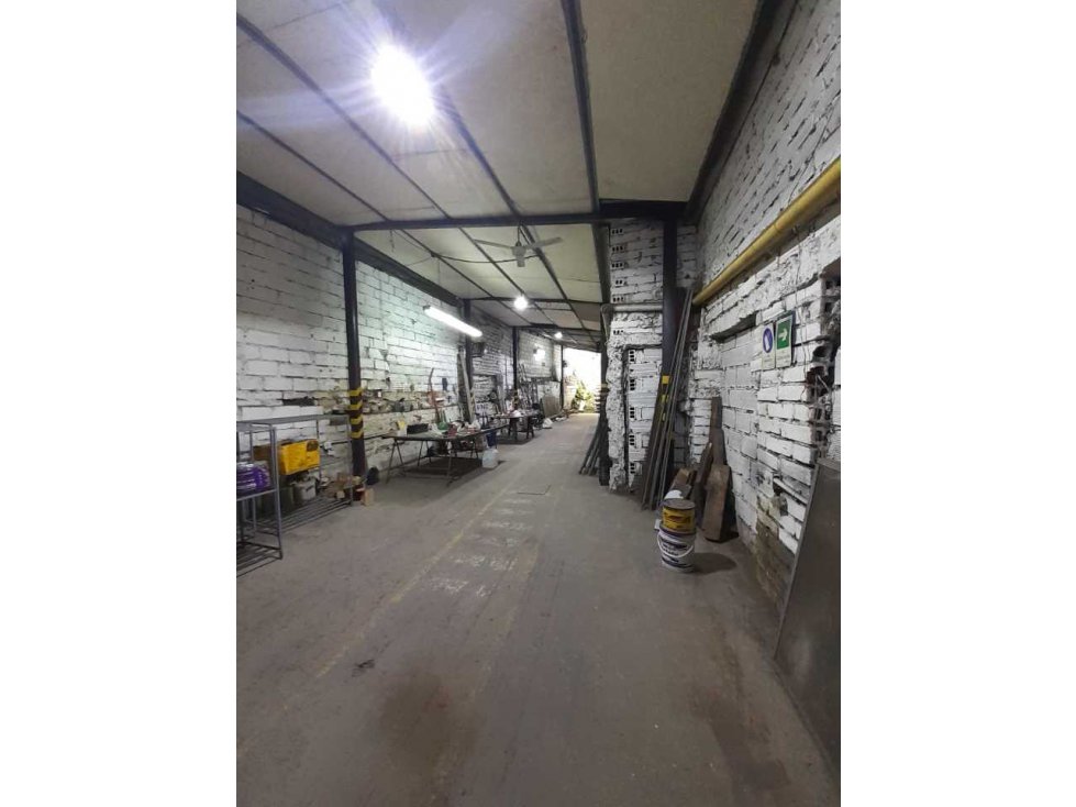 SE VENDE BODEGA EN EL  CENTRO, MEDELLIN