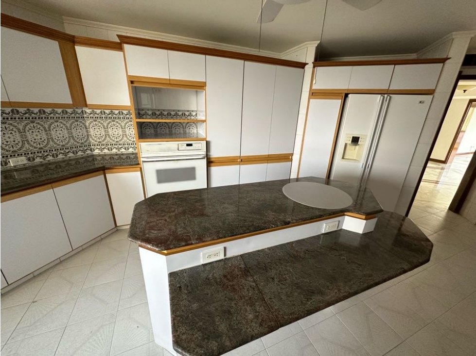 SE VENDE APARTAMENTO EN CRISTALES MMCV