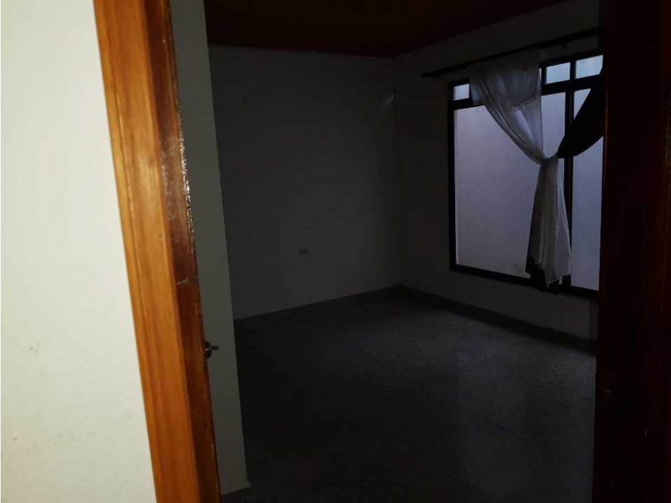 SE VENDE CASA CON 5 APARTAMENTO Y UN LOCAL EN ZONA CENTRICA DE MONTERI