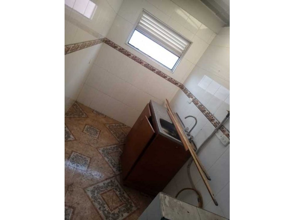 Se vende casa esquinera con locales