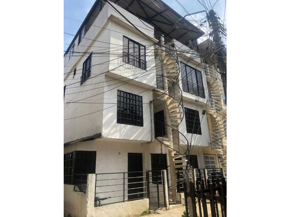 SE VENDE CASA MULTIFAMILIAR EN QUINTAS DE SALOMIA  T.P