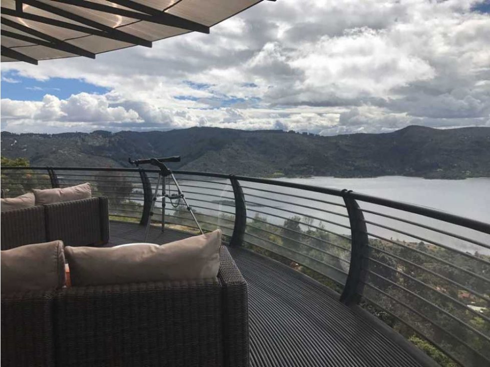 SE VENDE ESPECTACULAR CASA EN LA CALERA CON EXCELENTE VISTA PANORÁMICA