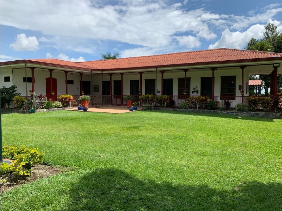 SE VENDE FINCA CERCA AL CAIMO