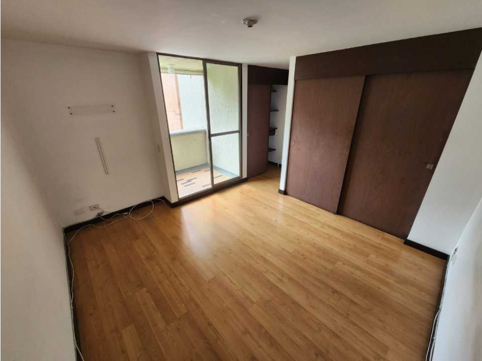 APARTAMENTO  EN VENTA LOMA DE LOS  BERNAL, MEDELLIN