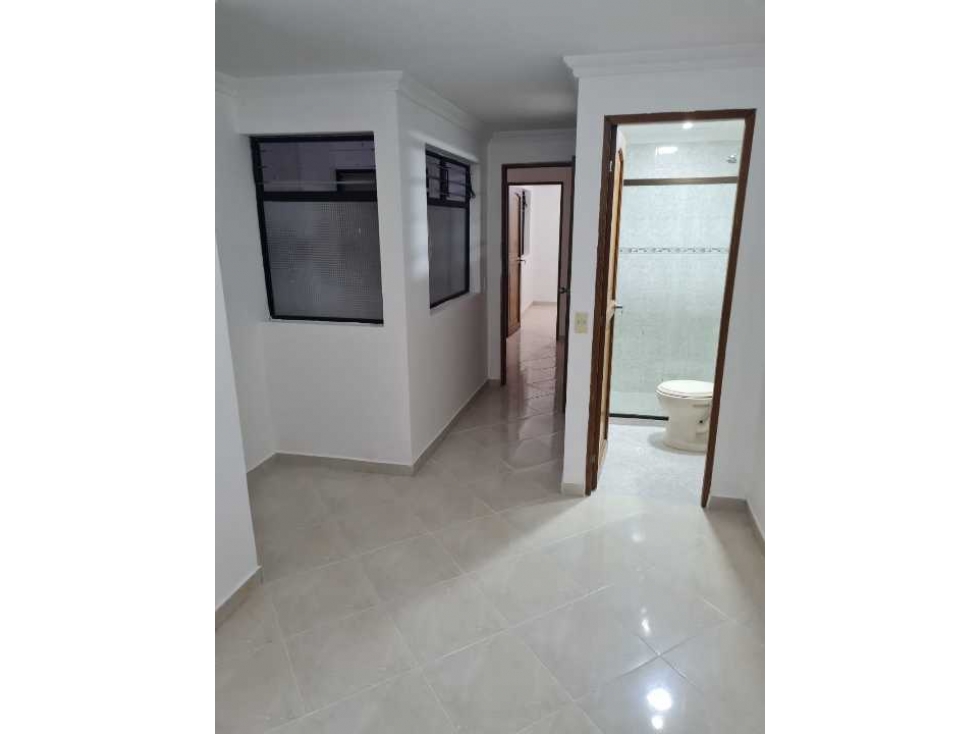 VENDO 5 PISO INTERNO  SABANETA A 2 CUADRAS DEL PARQUE