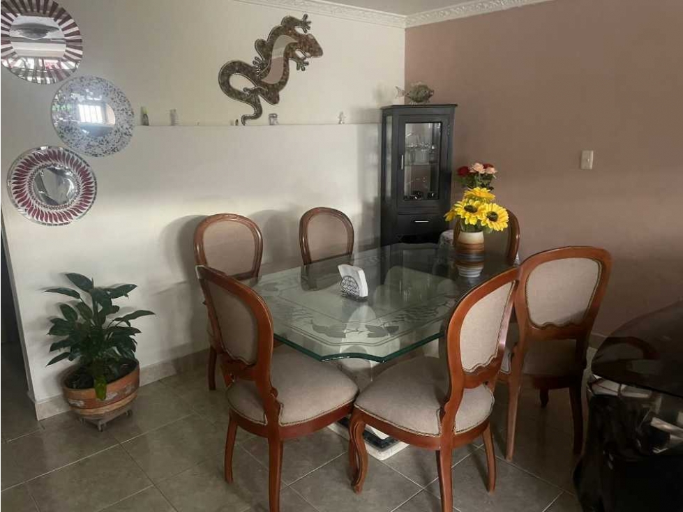 VENDO AMPLIA CASA EN GUADALUPE DOSQUEBRADAS CON GARAJE