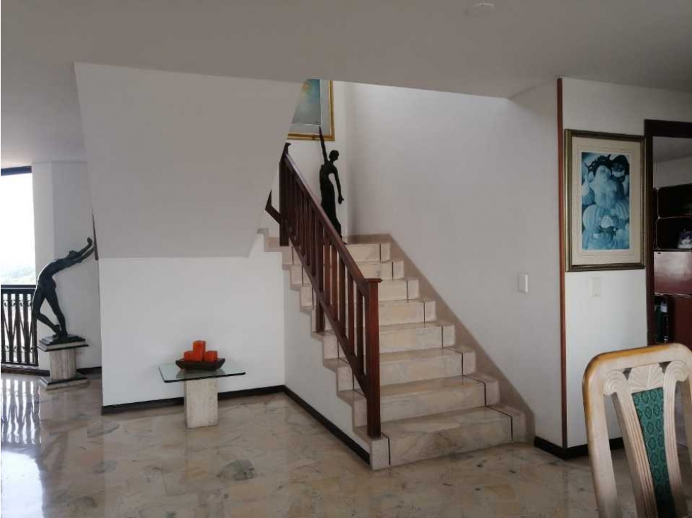 Vendo apartamento en del sur de cali barrio seminario duplex 256 m²