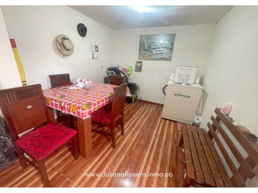 VENDO CASA EN EL RETIRO (1 PISO)