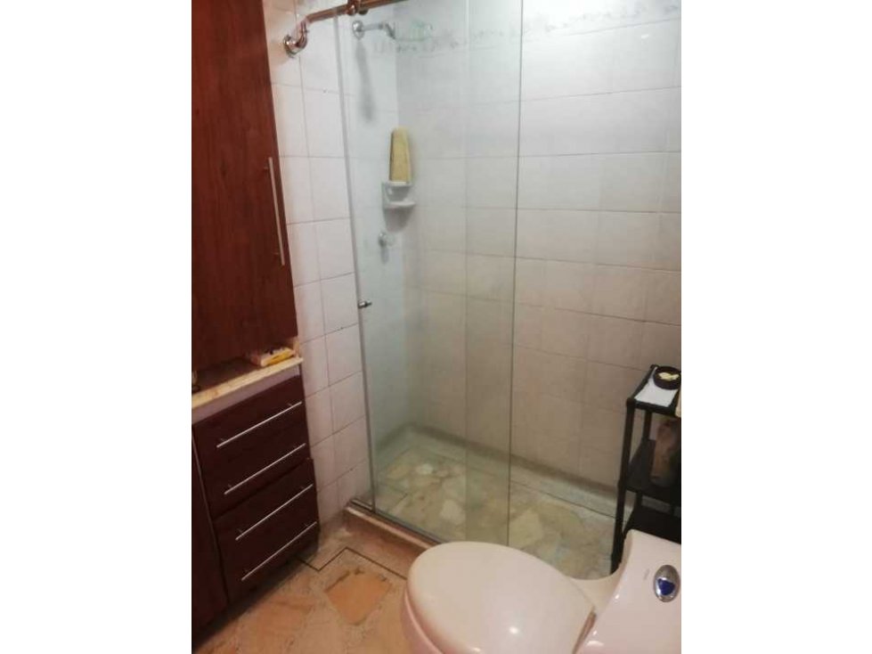 VENDO CASA EN LA AV  SUR ESQUINERA U. CERRADA