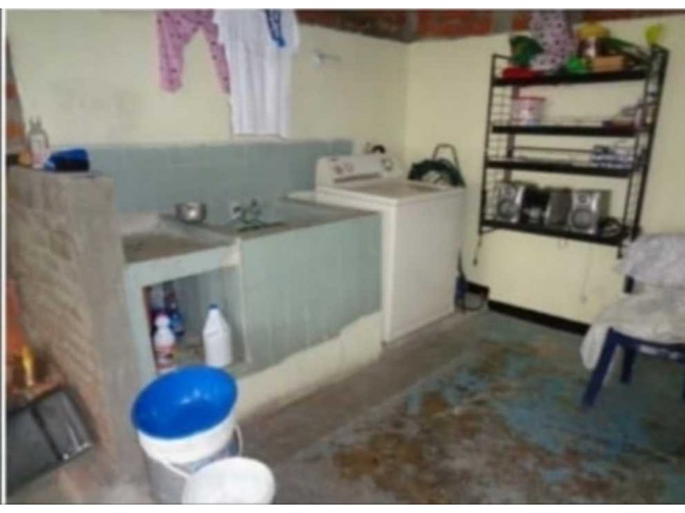 VENDO CASA EN BARRIO GUAYAQUIL